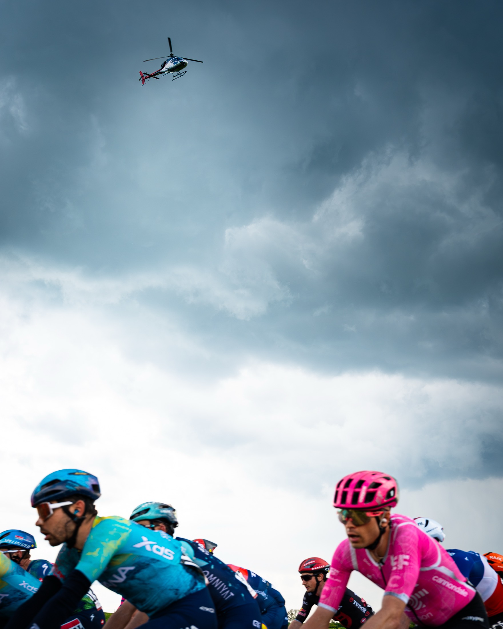 Amstel Gold Race — spectators along the course